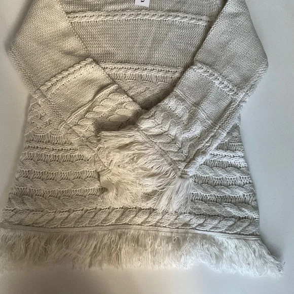 BB Dakota Heart Over Head Cable Knit Fringe Sweater in Oatmeal - Size S - Picture 3 of 10